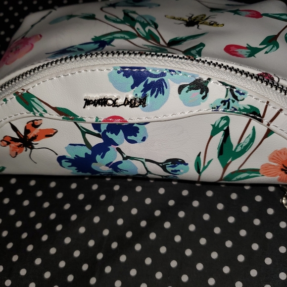 Betsy Johnson BOTANICAL CONVERTIBLE CROSSBODY - Picture 2 of 4